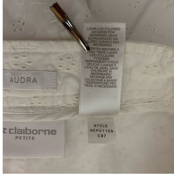 💰Liz Claibourne Petite Audra 100% Cotton White Eyelet Ankle Pants - Size 14 P - Picture 9 of 10